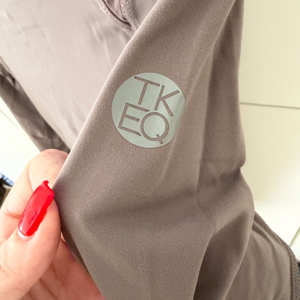 TKEQ Mock Neck with mesh panels - Picture 2 of 3
